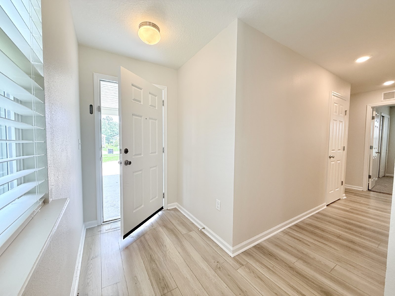 Beautiful 4BR Home with Open Floor Plan & Fully Fenced Backyard property image