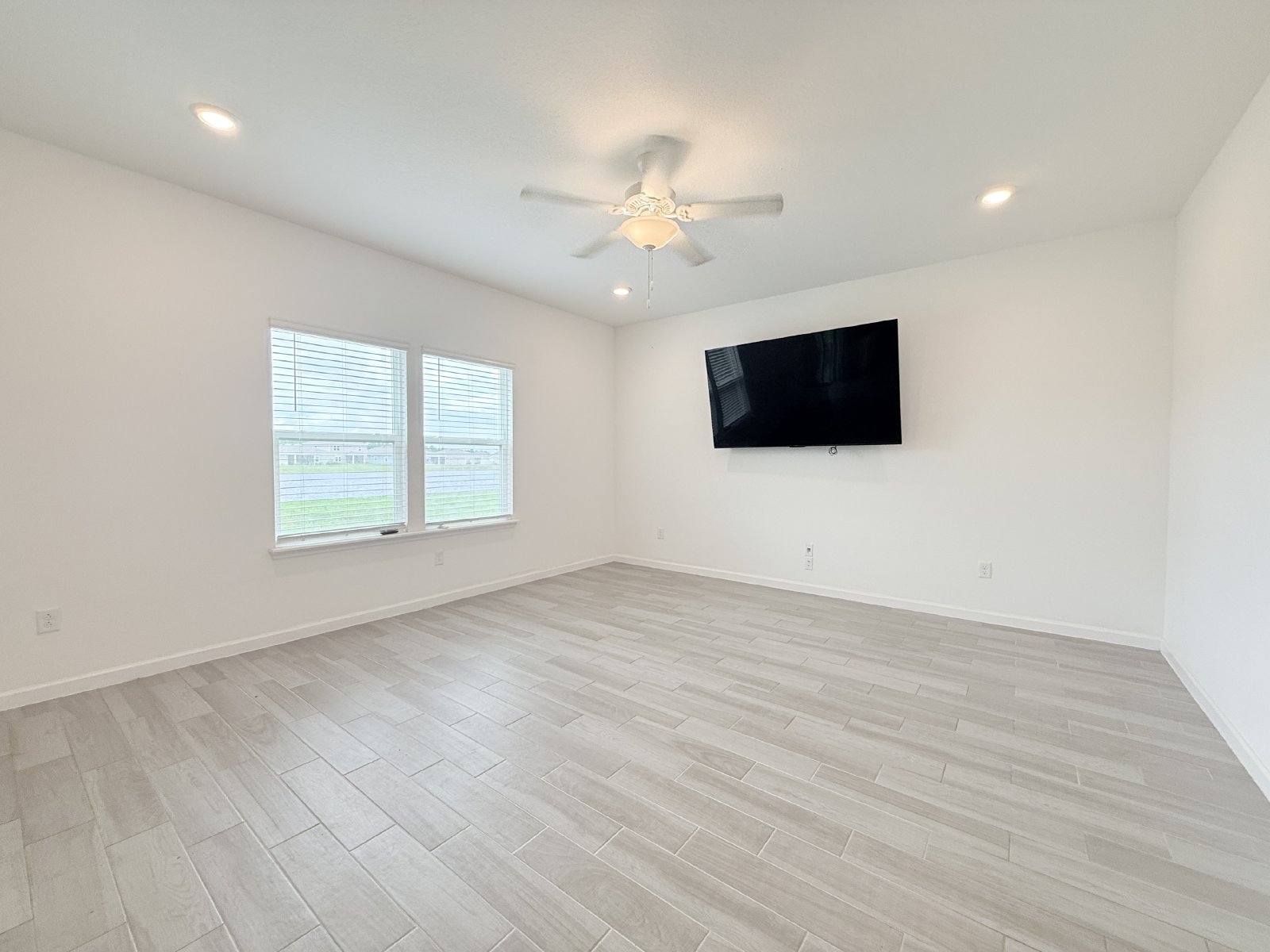 Spacious 4BR Home with Office, Loft & Lake Views property image