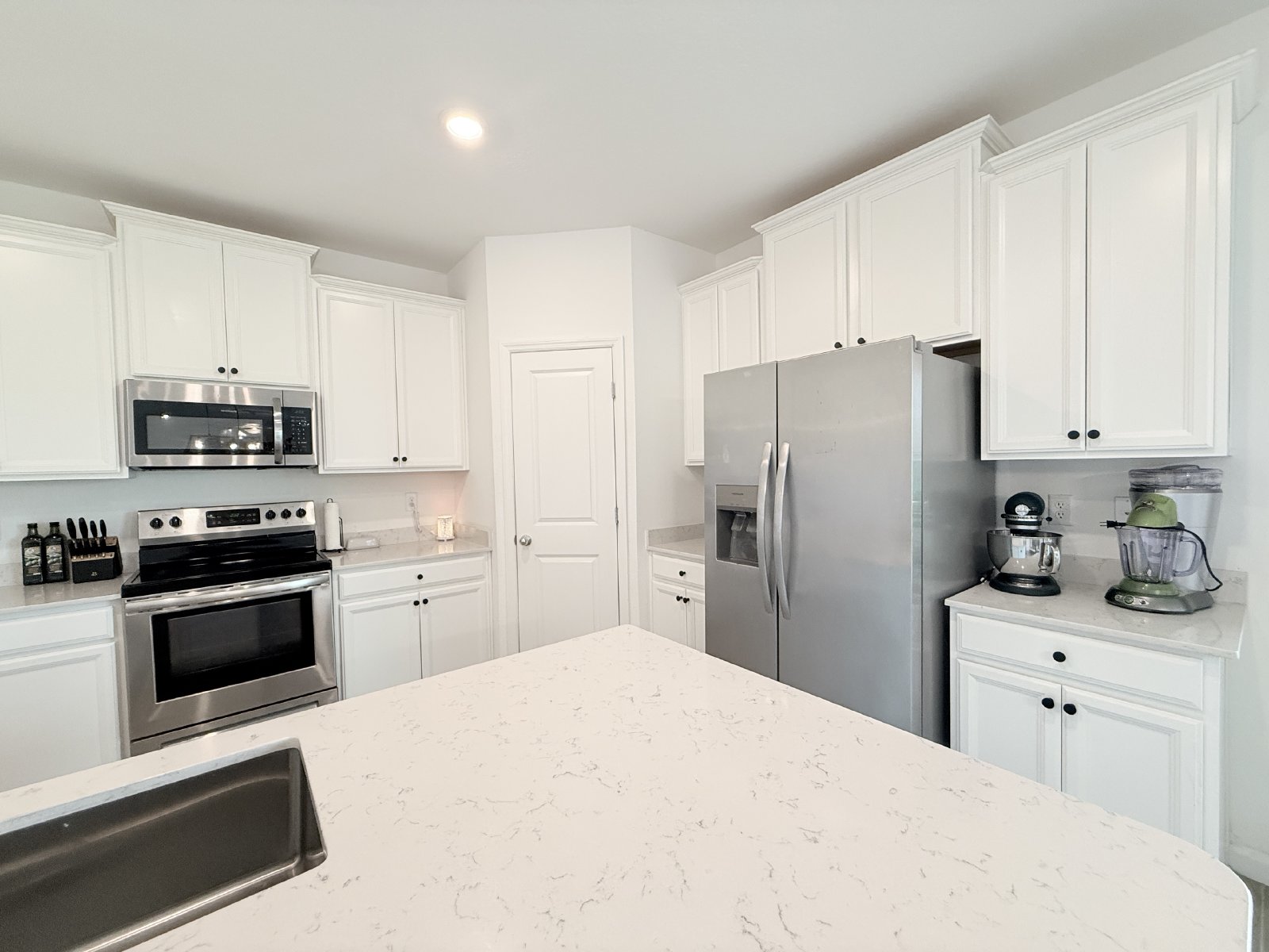 Spacious 4BR Home with Office, Loft & Lake Views property image