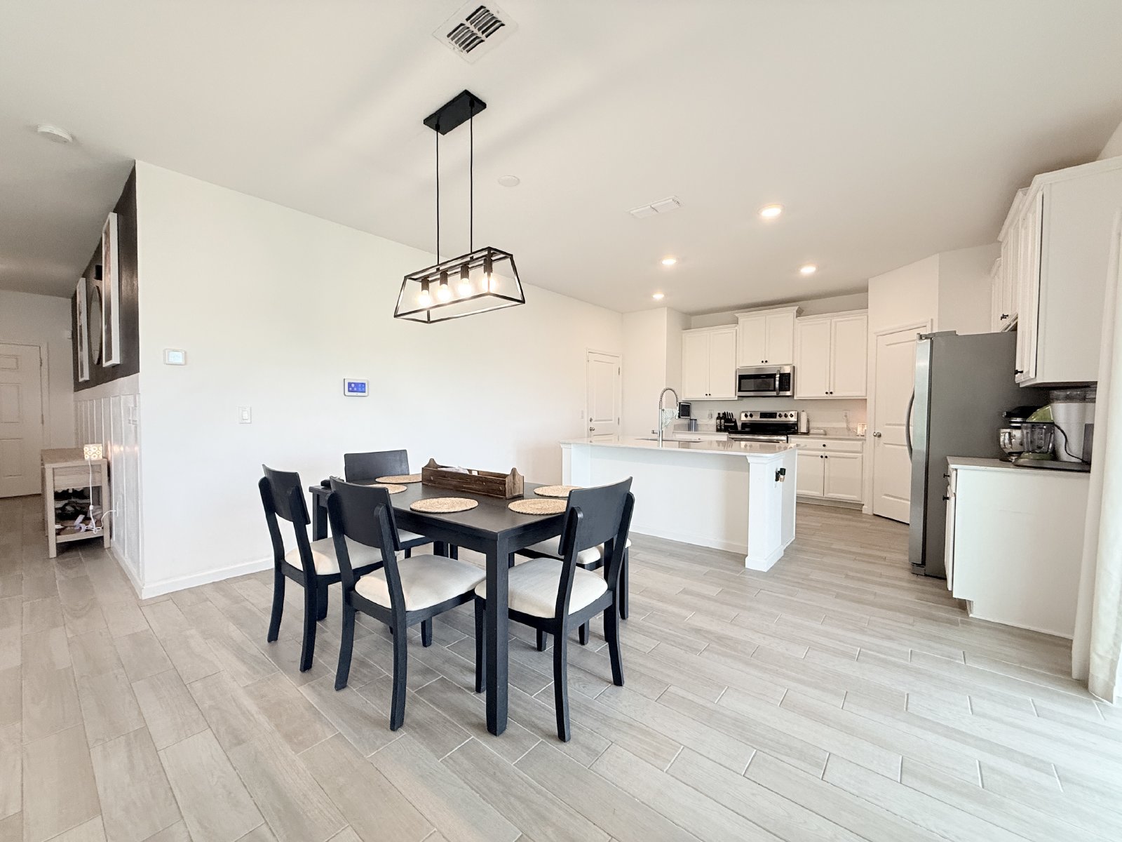Spacious 4BR Home with Office, Loft & Lake Views property image