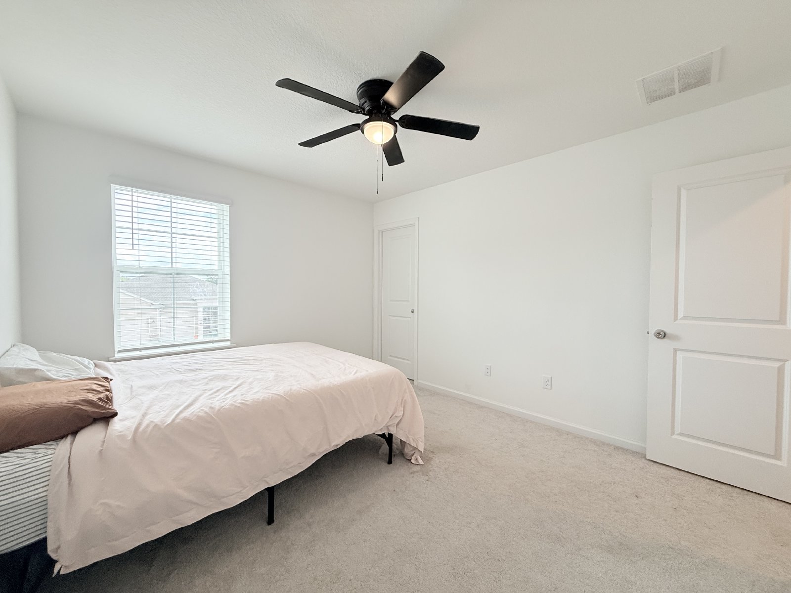 Spacious 4BR Home with Office, Loft & Lake Views property image