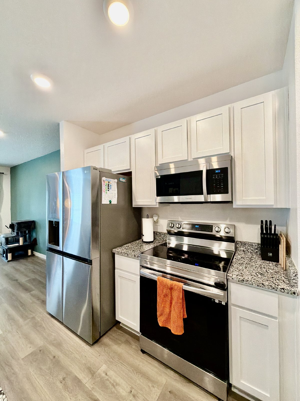 Beautiful 3-bedroom, 2.5-bath townhome Near Downtown - Military bases - Highway - Airport property image