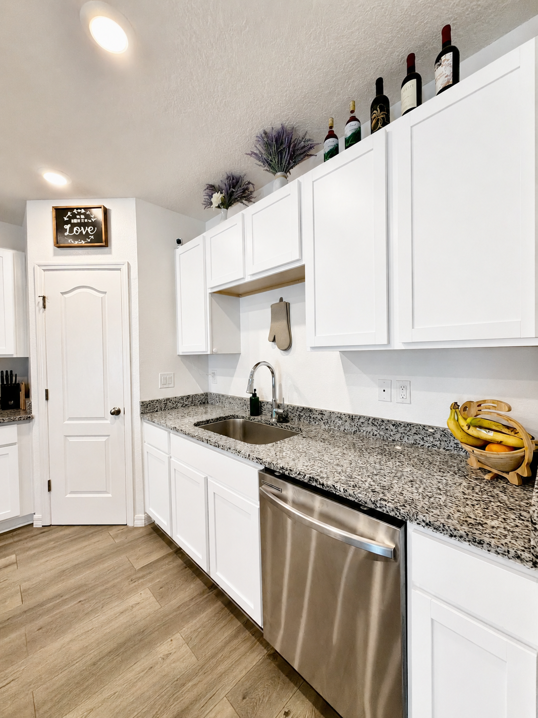 Beautiful 3-bedroom, 2.5-bath townhome Near Downtown - Military bases - Highway - Airport property image