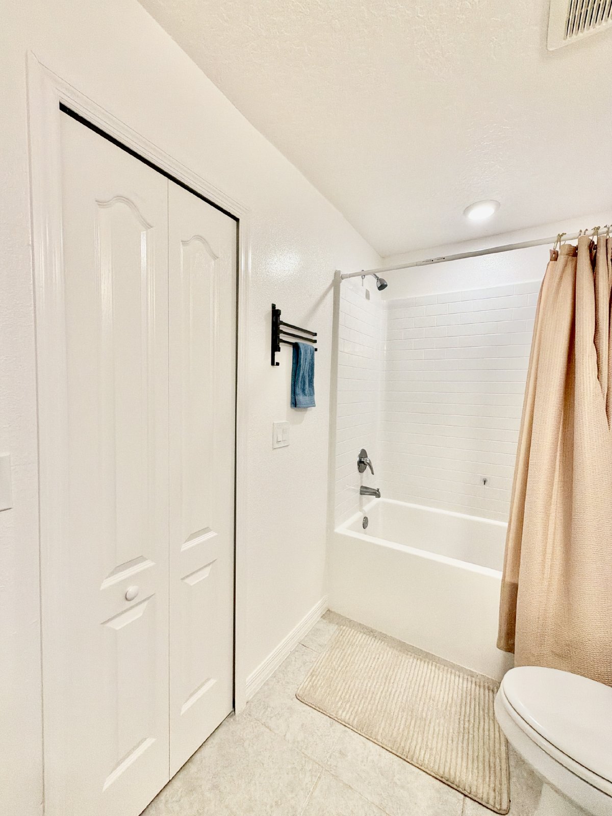 Beautiful 3-bedroom, 2.5-bath townhome Near Downtown - Military bases - Highway - Airport property image