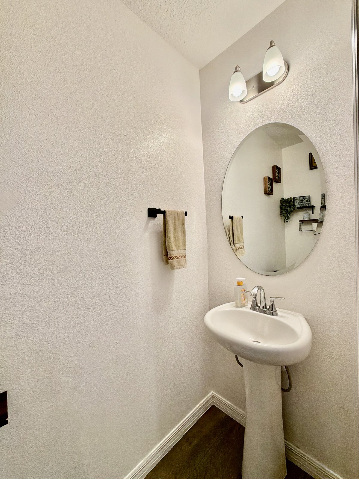 Beautiful 3-bedroom, 2.5-bath townhome Near Downtown - Military bases - Highway - Airport property image