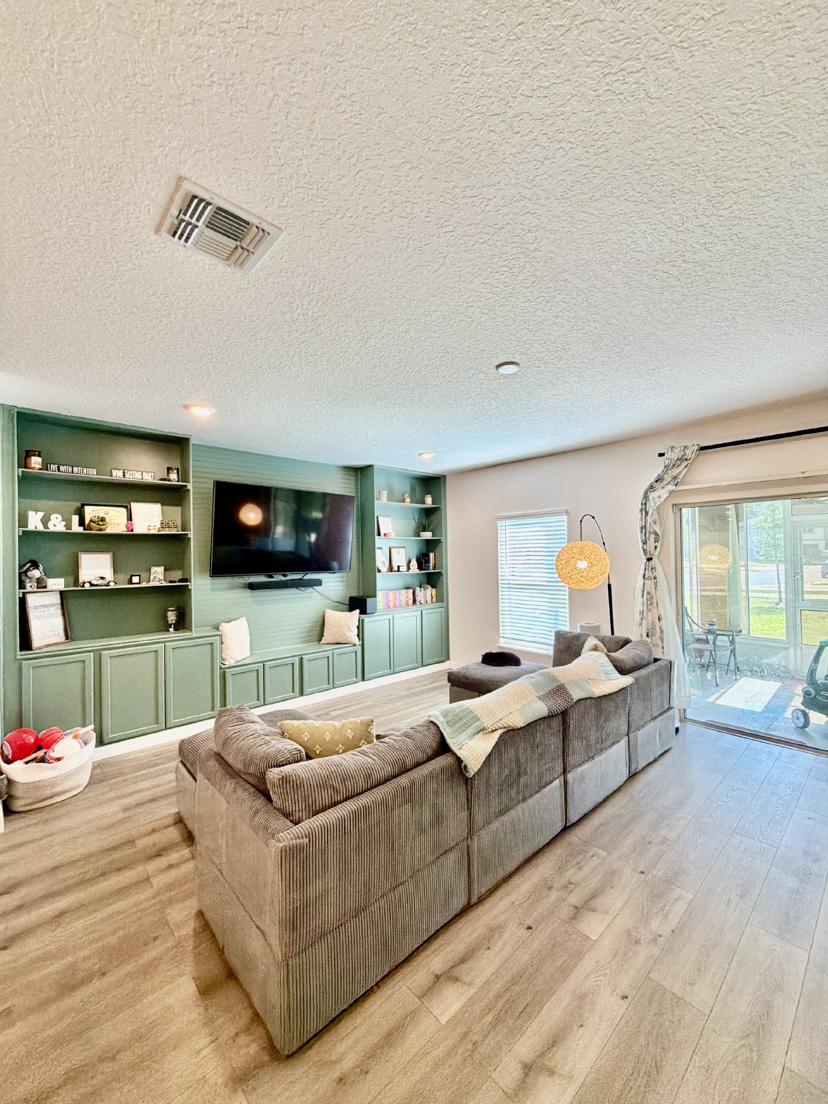Beautiful 3-bedroom, 2.5-bath townhome Near Downtown - Military bases - Highway - Airport property image