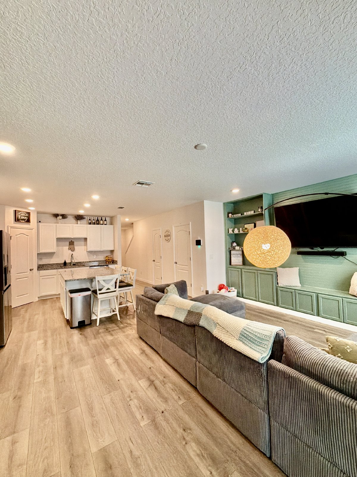 Beautiful 3-bedroom, 2.5-bath townhome Near Downtown - Military bases - Highway - Airport property image