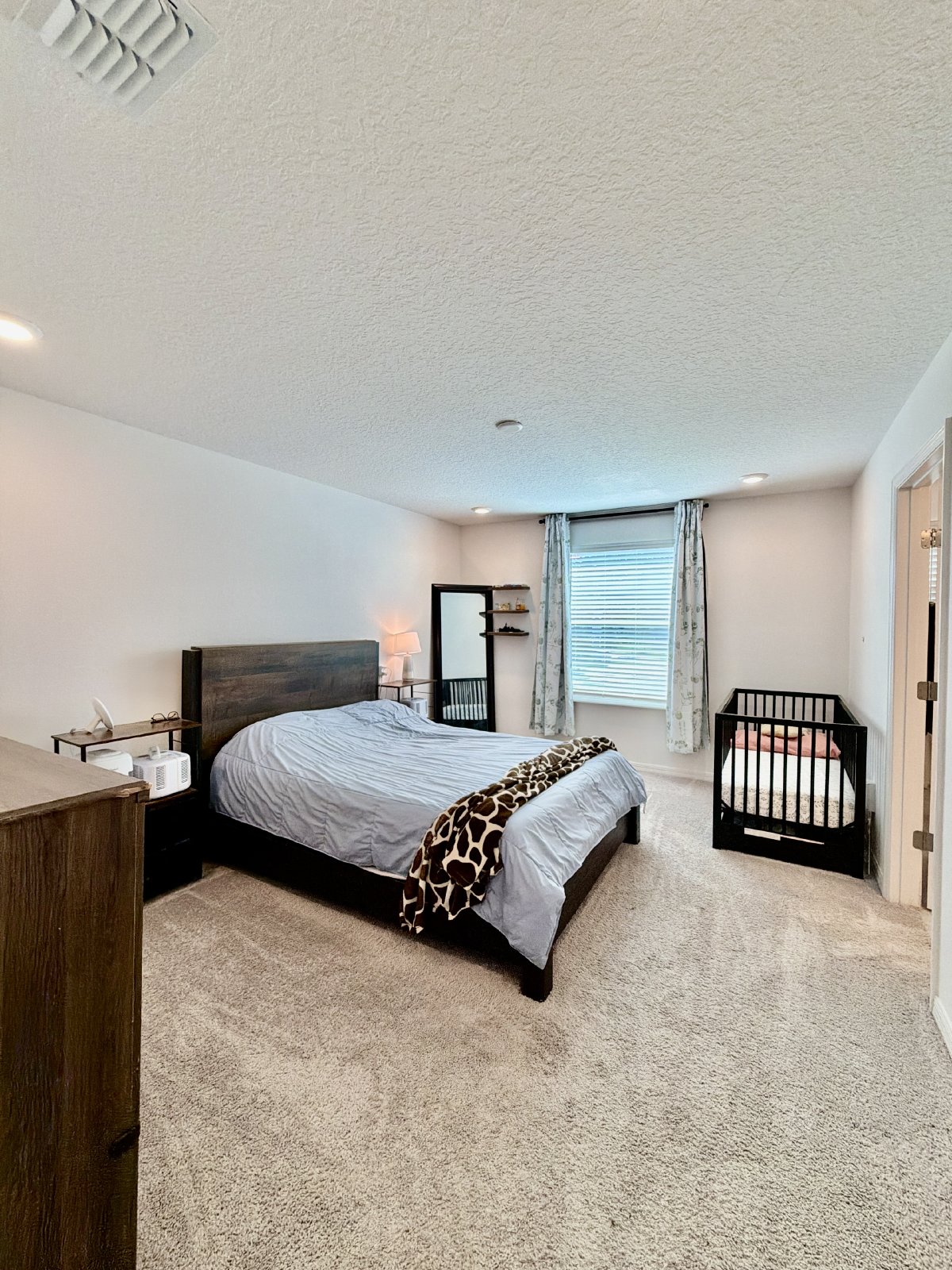 Beautiful 3-bedroom, 2.5-bath townhome Near Downtown - Military bases - Highway - Airport property image