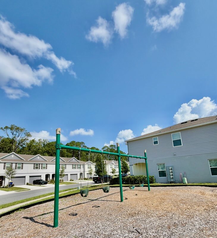 Beautiful 3-bedroom, 2.5-bath townhome Near Downtown - Military bases - Highway - Airport property image