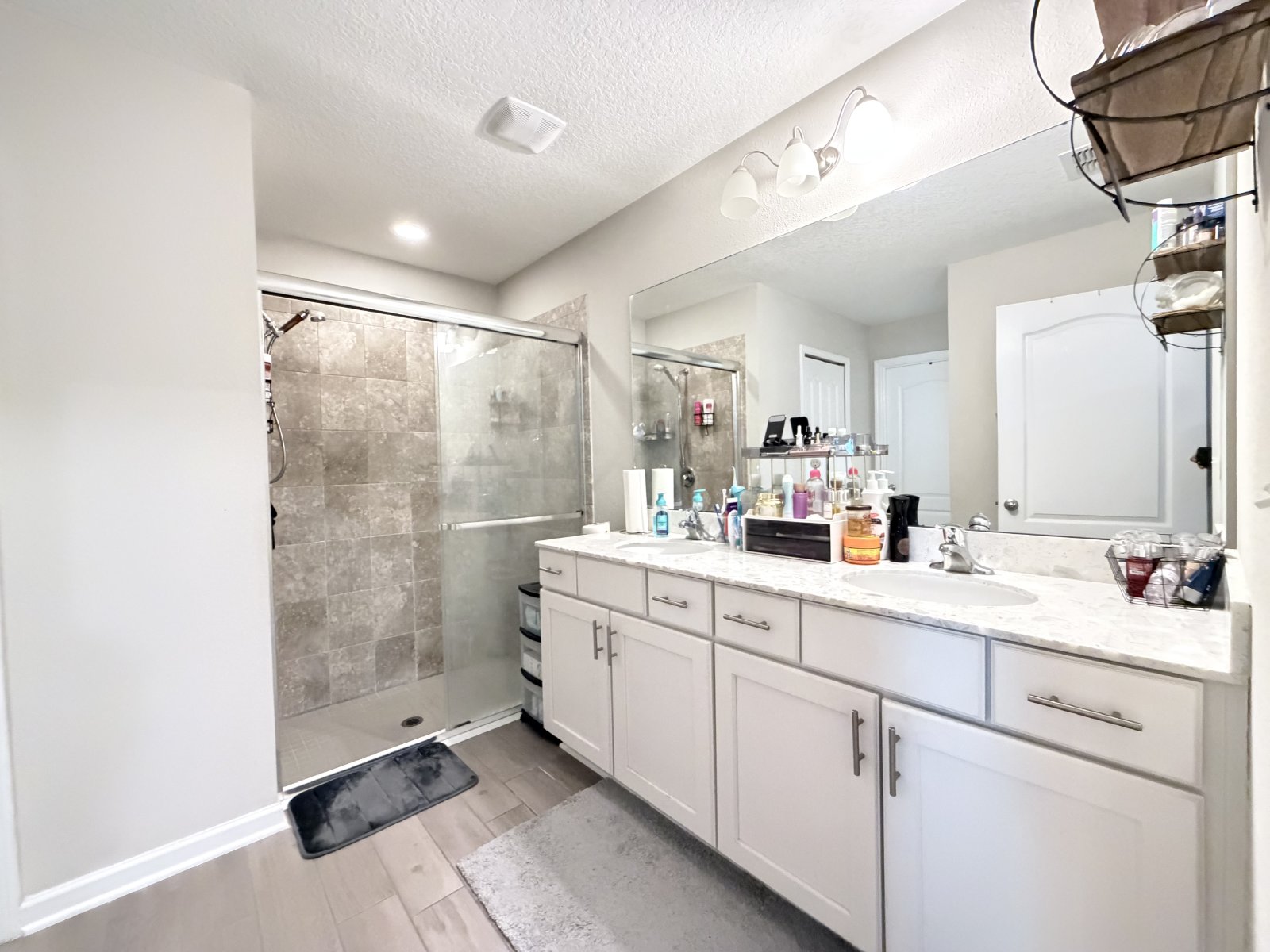 4/2 Beautiful Alta Lakes Single story - Community amenities included _ Easy Military Bases Commute property image