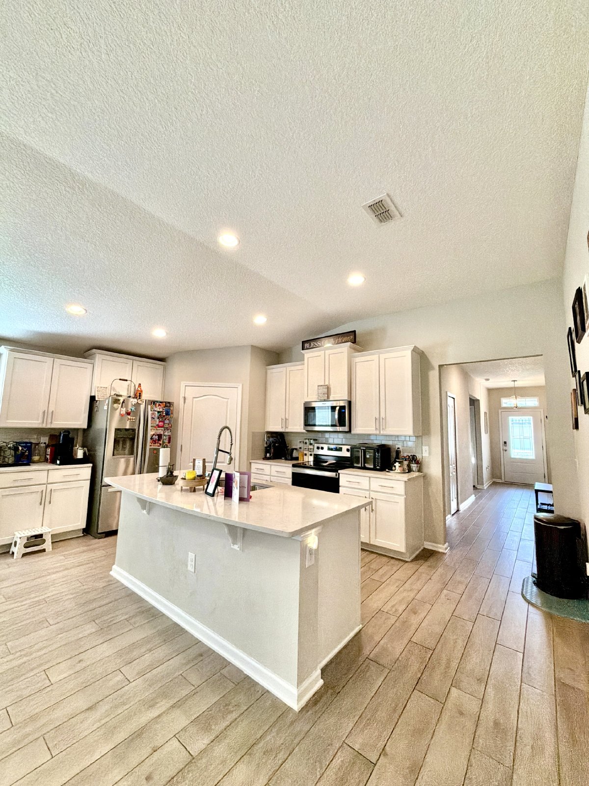4/2 Beautiful Alta Lakes Single story - Community amenities included _ Easy Military Bases Commute property image