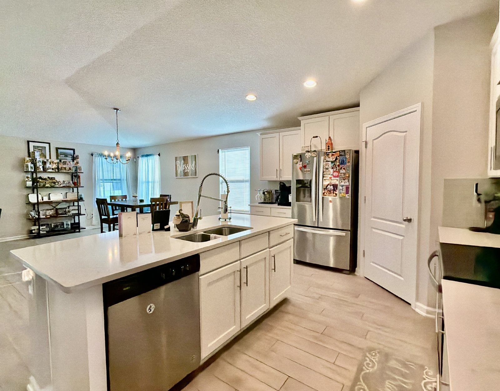4/2 Beautiful Alta Lakes Single story - Community amenities included _ Easy Military Bases Commute property image