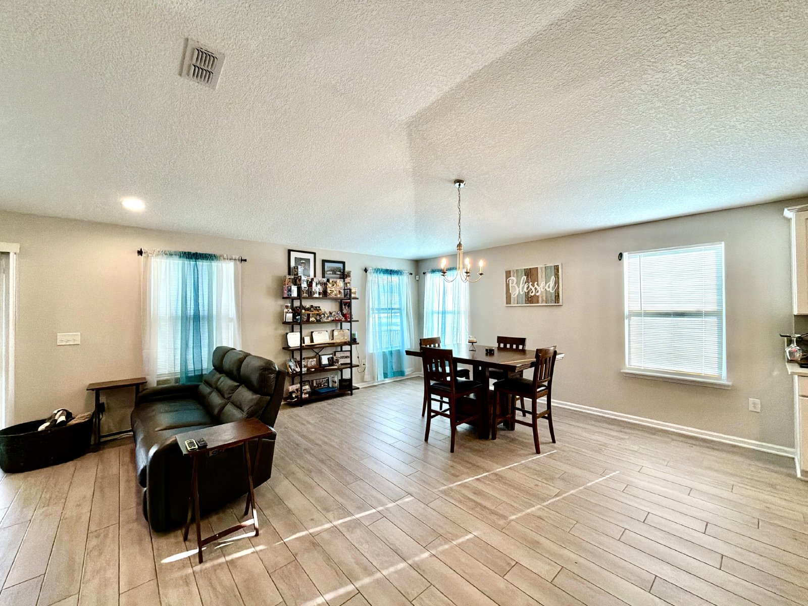 4/2 Beautiful Alta Lakes Single story - Community amenities included _ Easy Military Bases Commute property image