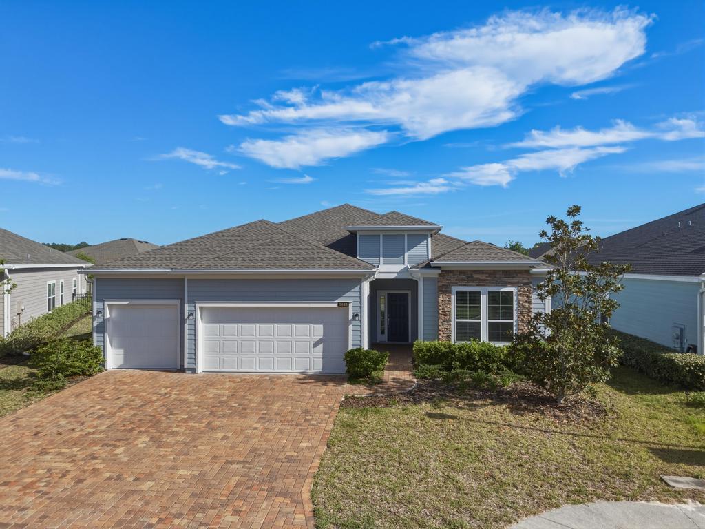 Newer Spacious Grey Hawk Home property image
