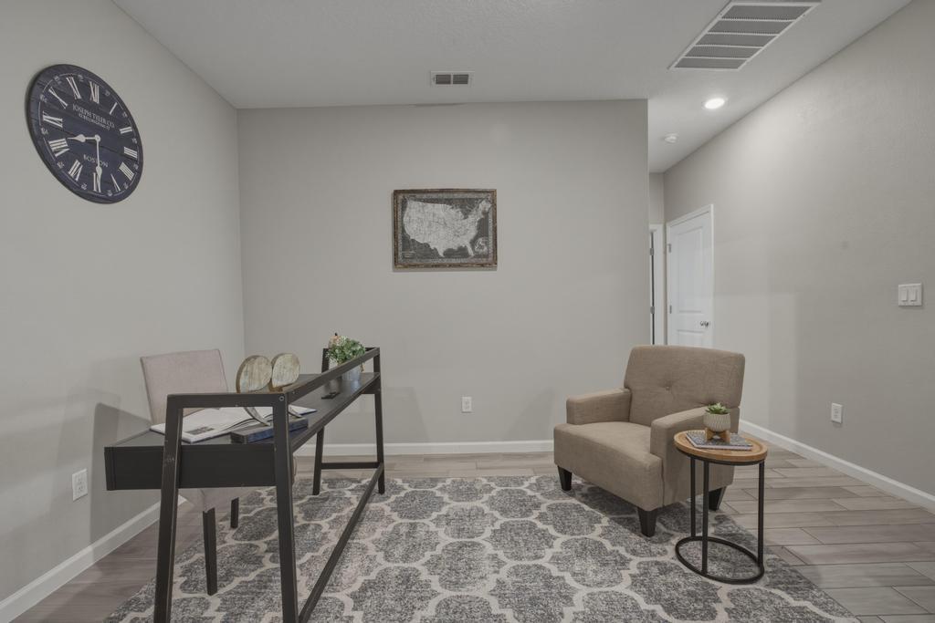 Newer Spacious Grey Hawk Home property image