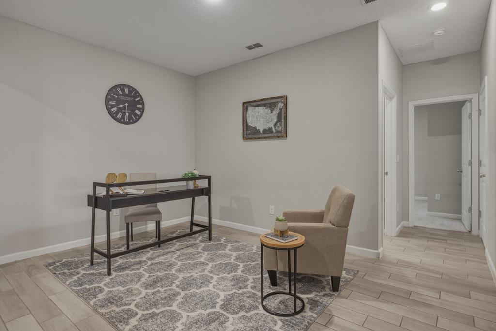 Newer Spacious Grey Hawk Home property image