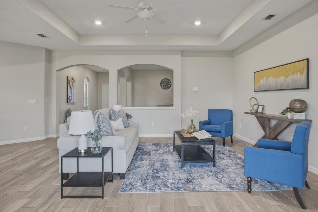 Newer Spacious Grey Hawk Home property image