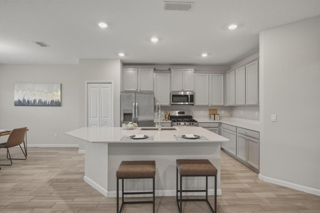 Newer Spacious Grey Hawk Home property image