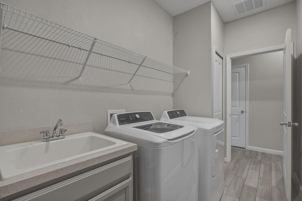 Newer Spacious Grey Hawk Home property image