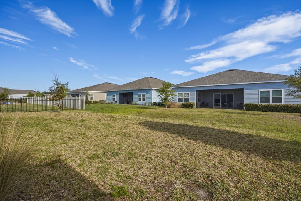 Newer Spacious Grey Hawk Home property image