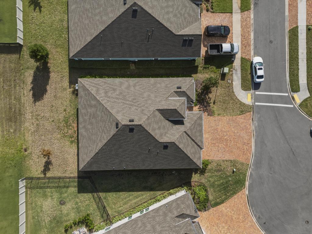 Newer Spacious Grey Hawk Home property image