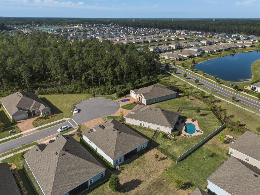 Newer Spacious Grey Hawk Home property image