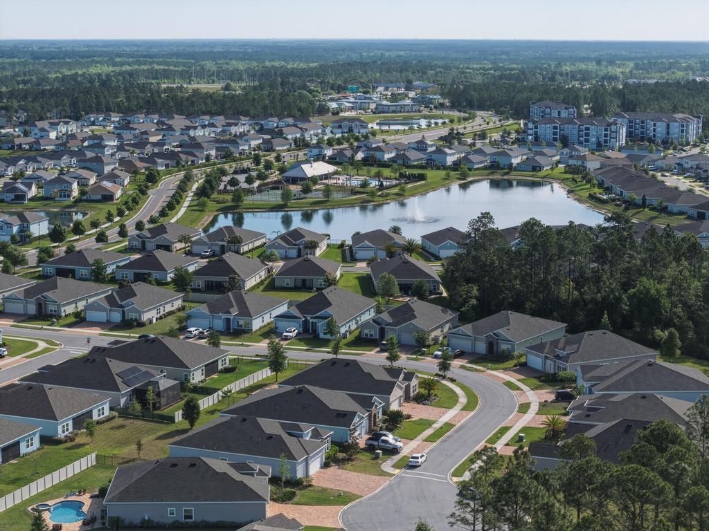 Newer Spacious Grey Hawk Home property image