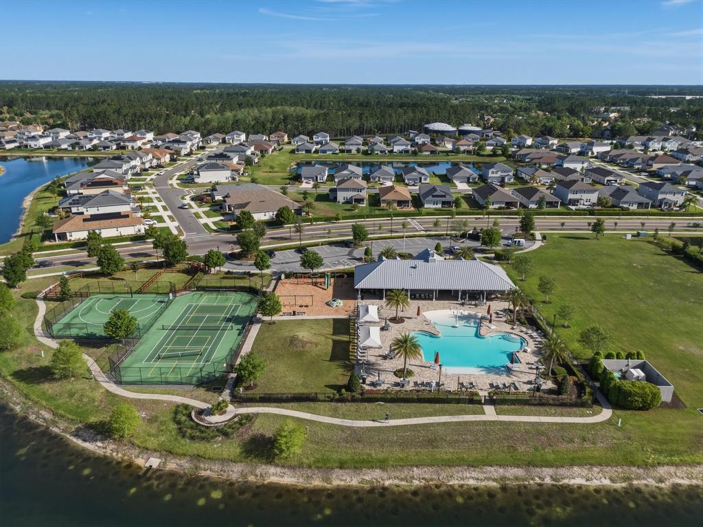 Newer Spacious Grey Hawk Home property image