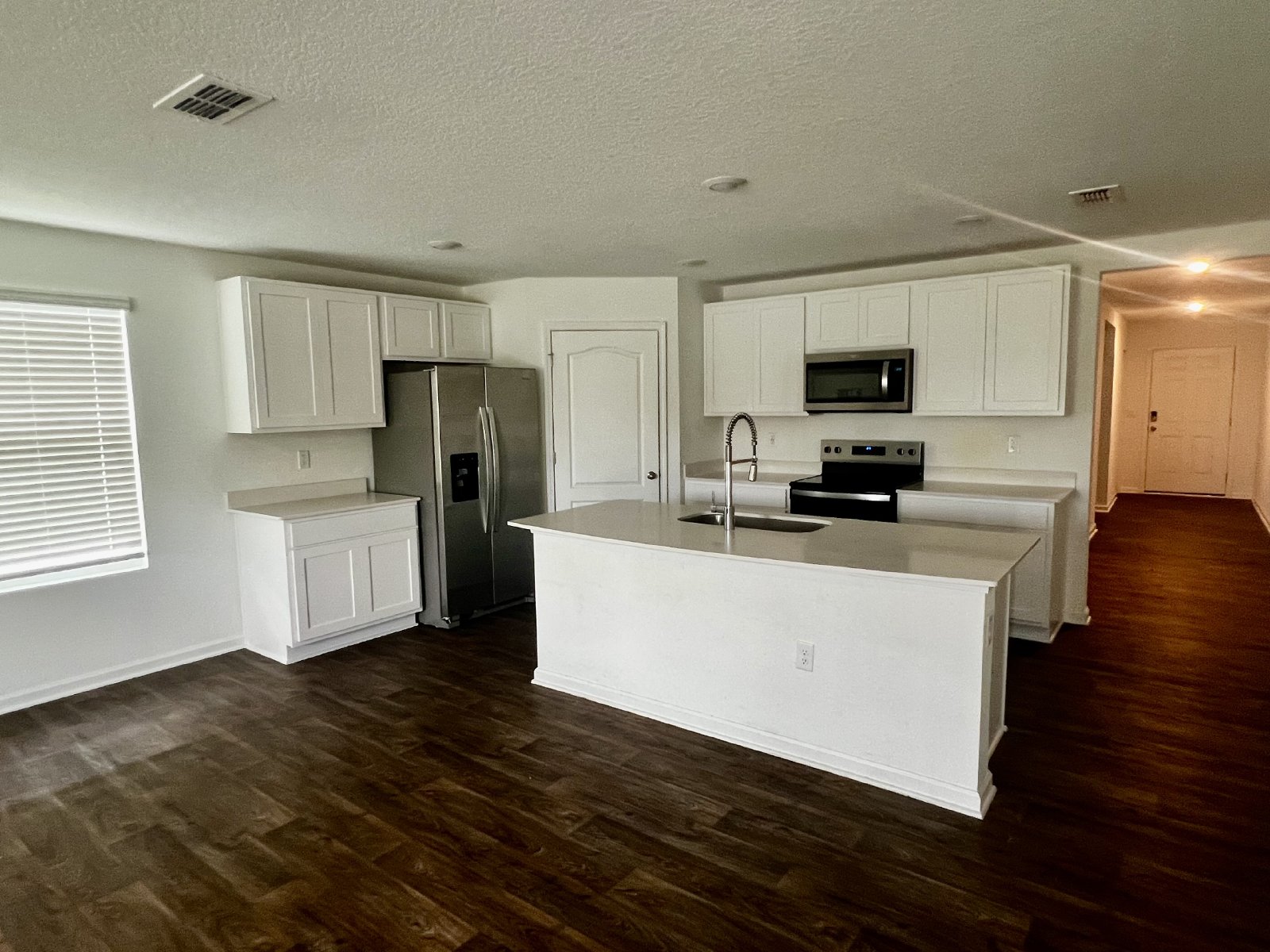 Like-New 2025 4-bedroom home for rent property image