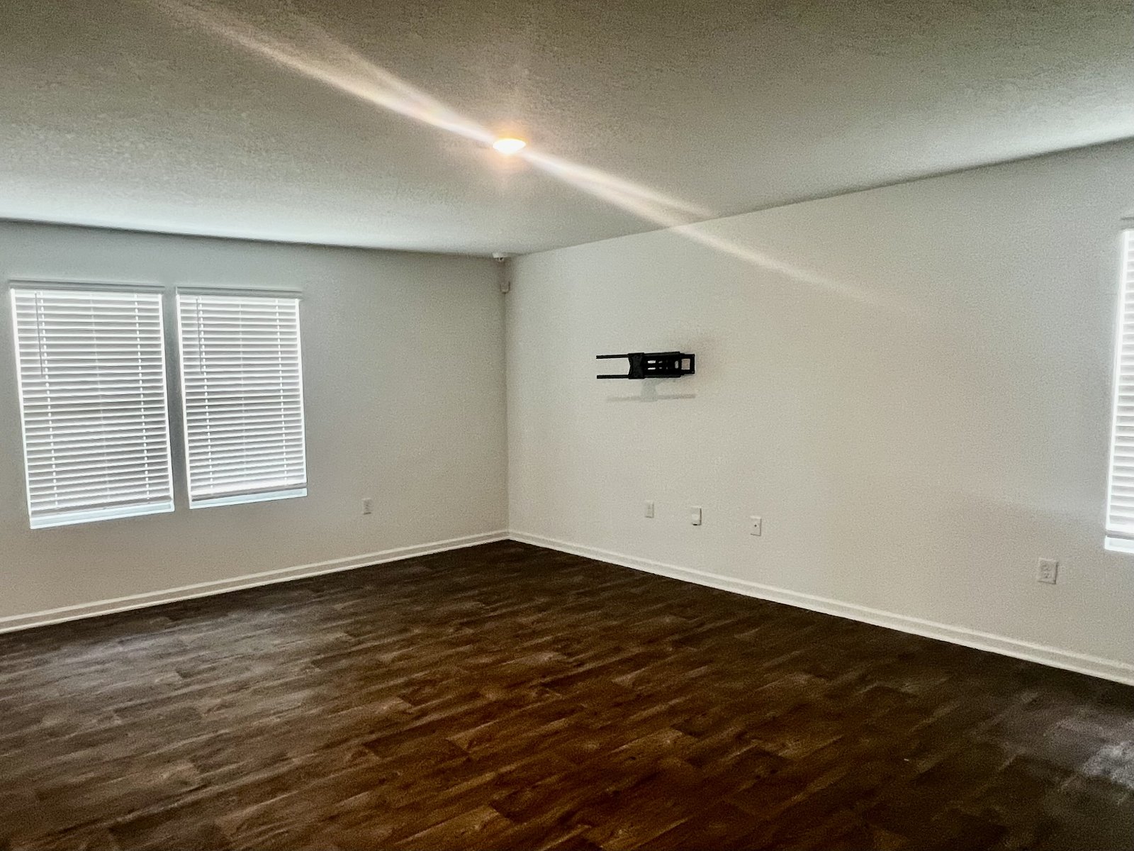Like-New 2025 4-bedroom home for rent property image