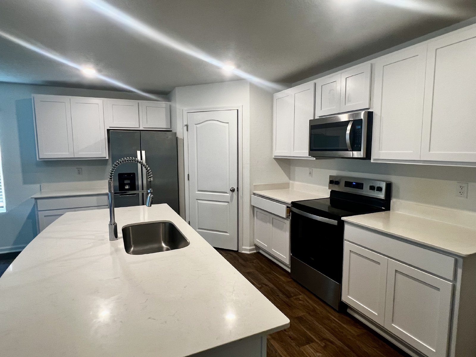 Like-New 2025 4-bedroom home for rent property image
