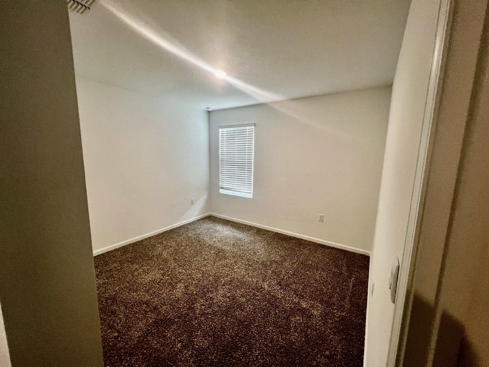 Like-New 2025 4-bedroom home for rent property image