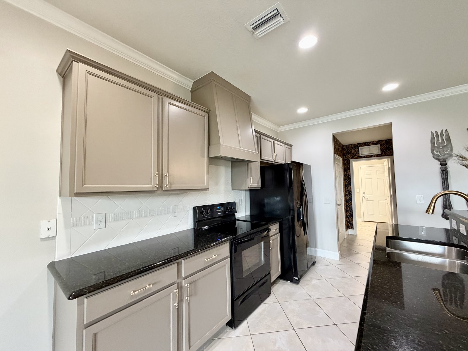 Spacious Townhome in Central Location! property image