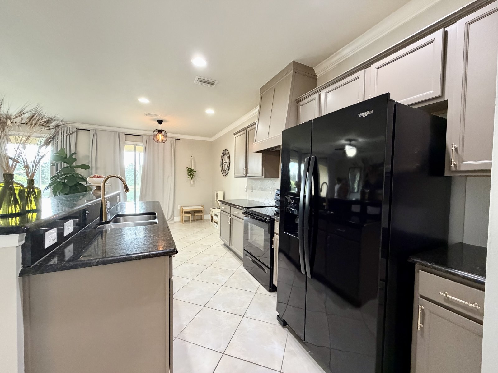 Spacious Townhome in Central Location! property image