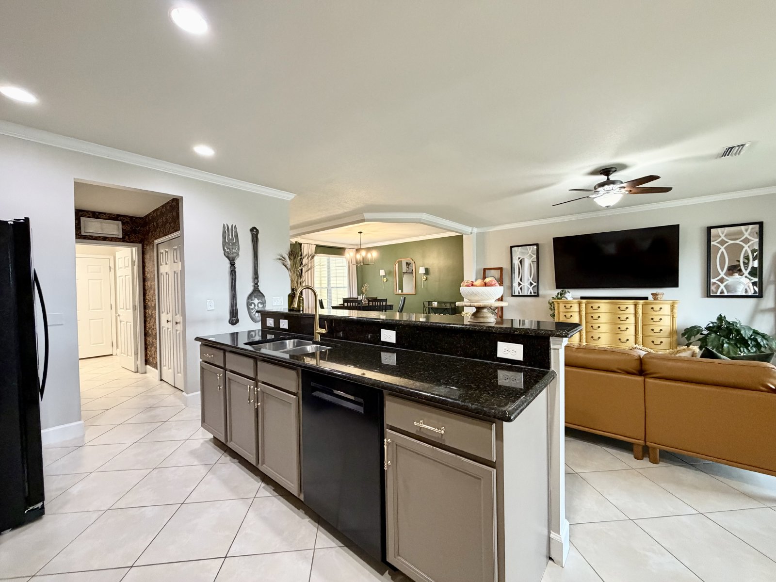 Spacious Townhome in Central Location! property image
