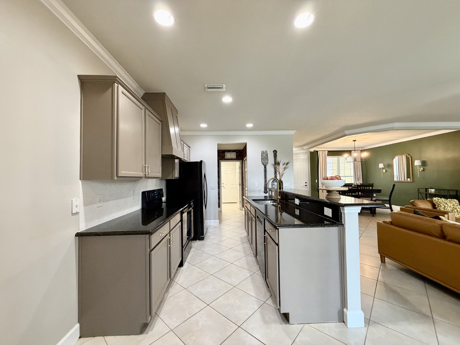 Spacious Townhome in Central Location! property image