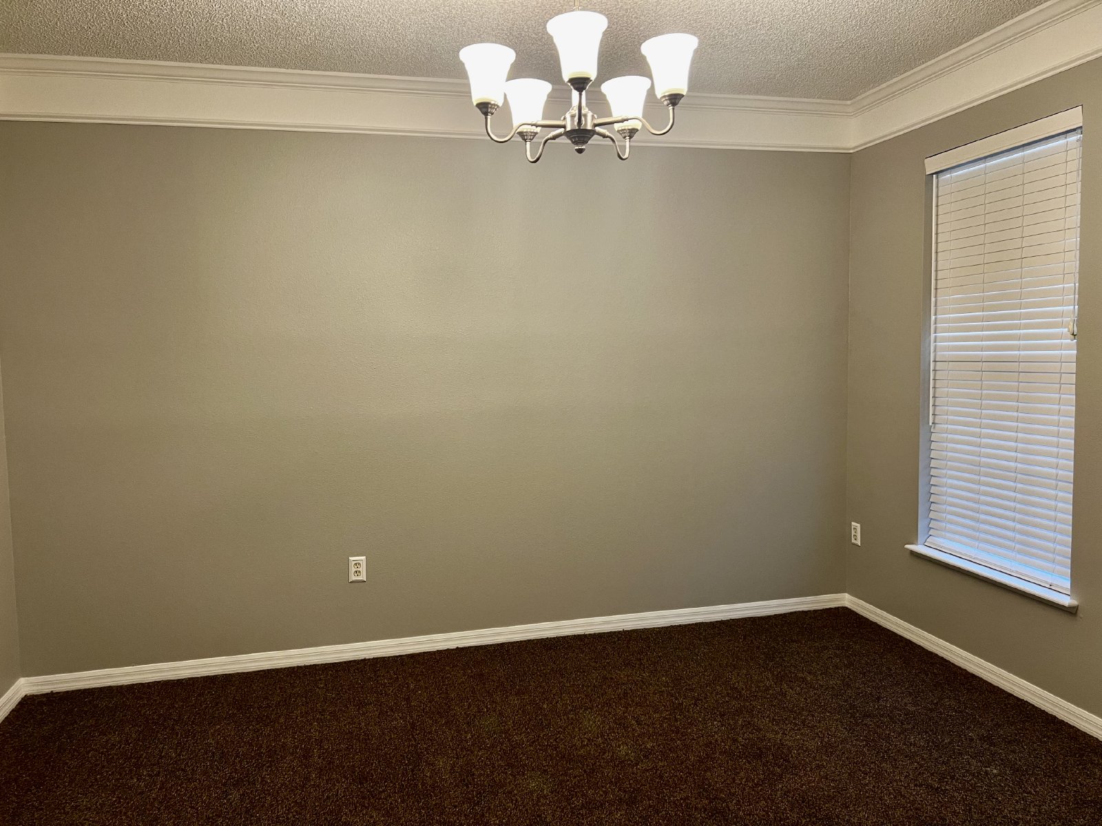 Spacious 4-Bedroom, 2.5-Bathroom Home – 2,300 Sq. Ft. property image