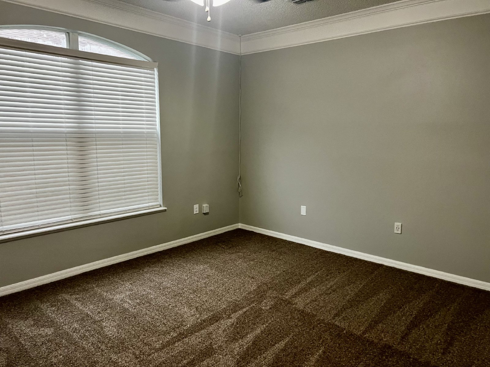 Spacious 4-Bedroom, 2.5-Bathroom Home – 2,300 Sq. Ft. property image