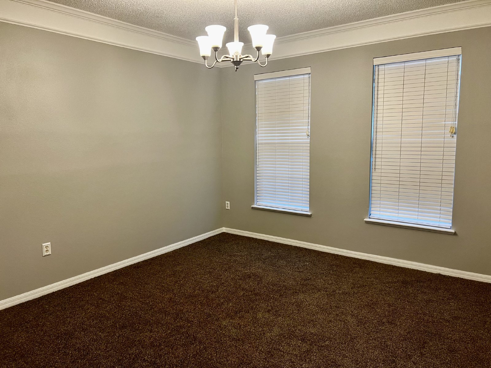Spacious 4-Bedroom, 2.5-Bathroom Home – 2,300 Sq. Ft. property image