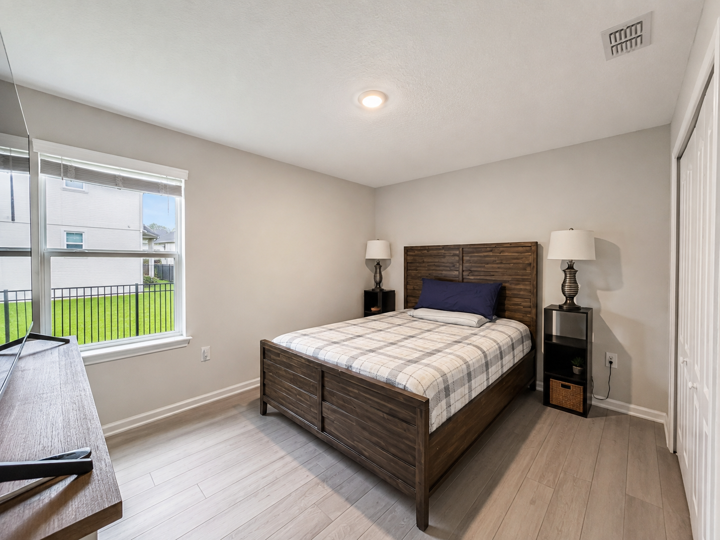 4 bedrooms, 3 bathrooms, and a 3-car garage, Fenced - water view property image