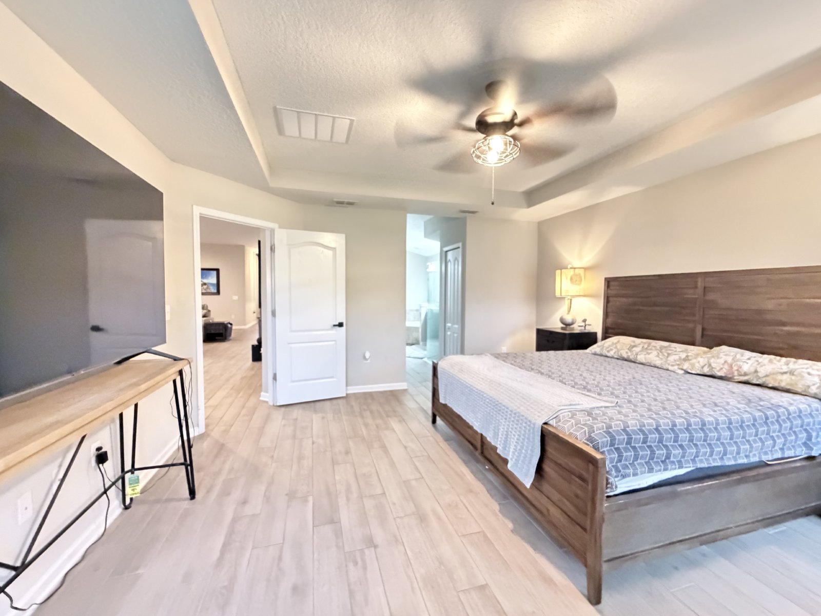 4 bedrooms, 3 bathrooms, and a 3-car garage, Fenced - water view property image
