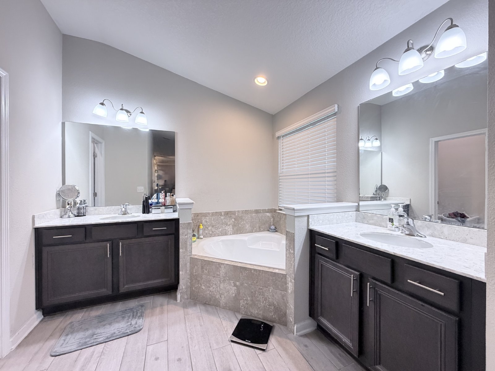 4 bedrooms, 3 bathrooms, and a 3-car garage, Fenced - water view property image