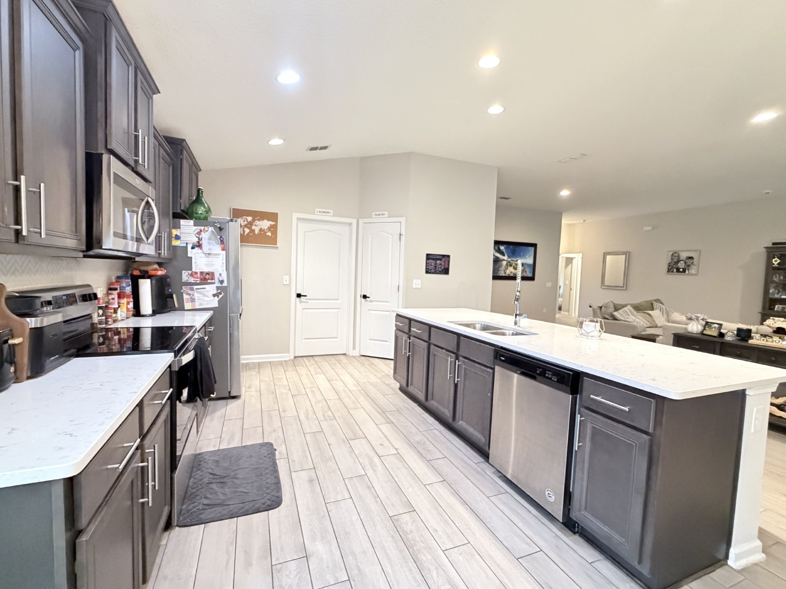4 bedrooms, 3 bathrooms, and a 3-car garage, Fenced - water view property image