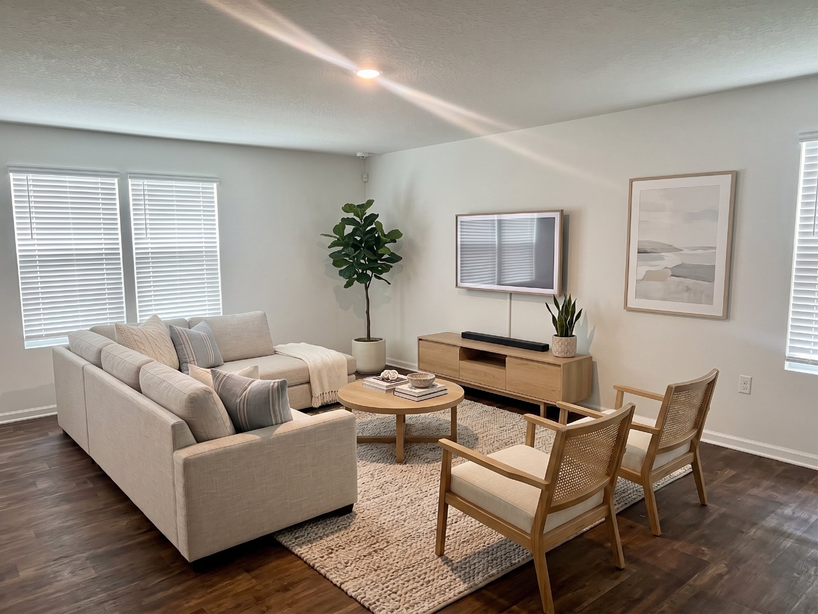 Like-New 2025 4-bedroom home for rent property image