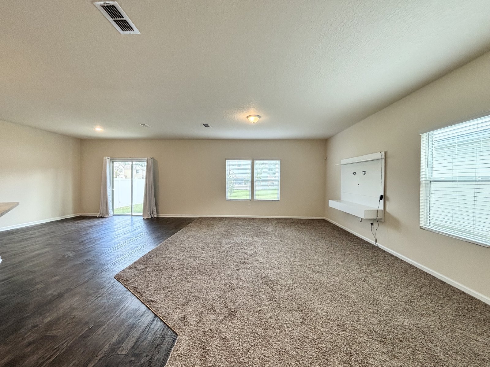 4 Bedroom 2.5 Bathrooms in Fox Creek property image