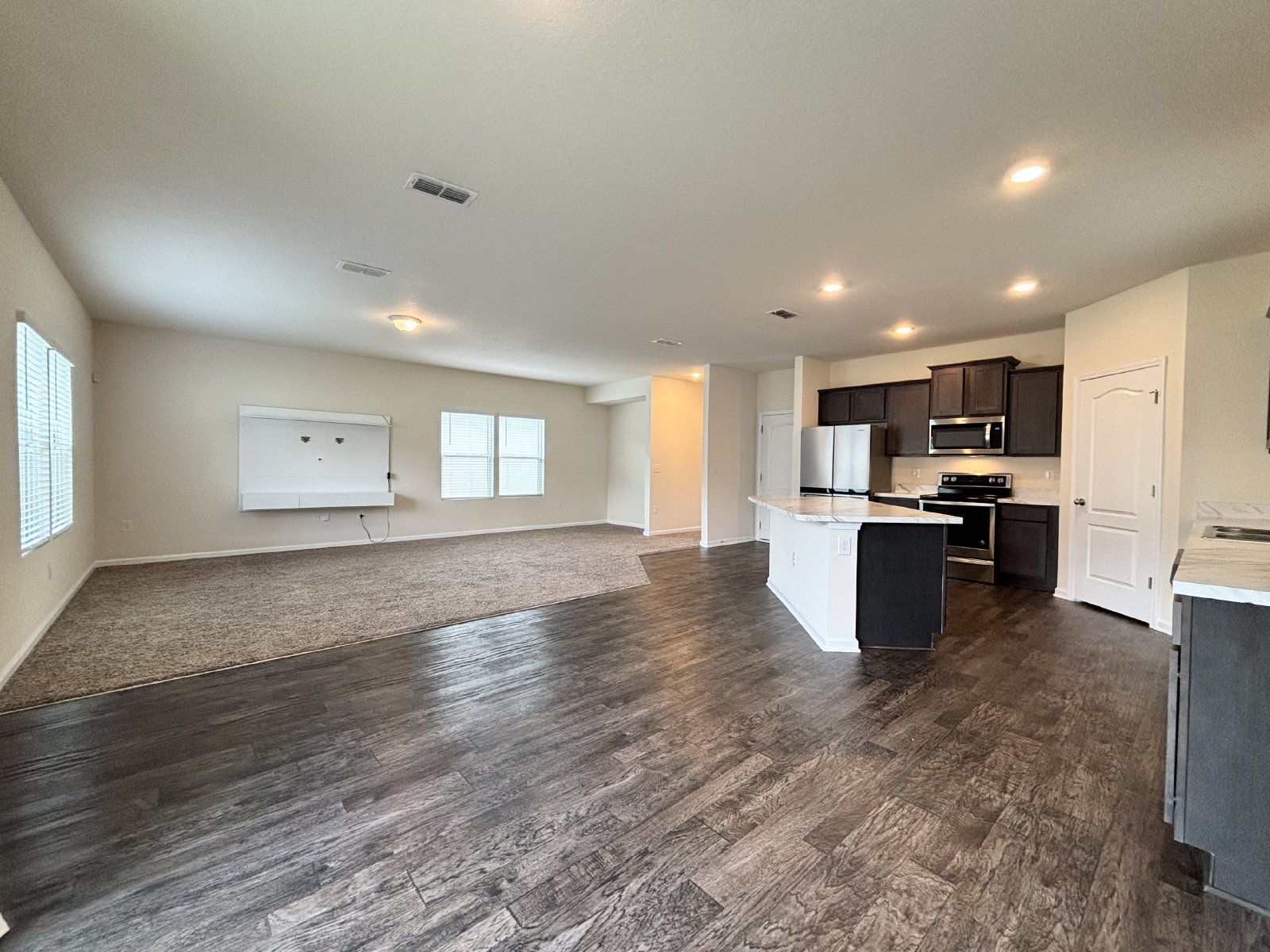 4 Bedroom 2.5 Bathrooms in Fox Creek property image