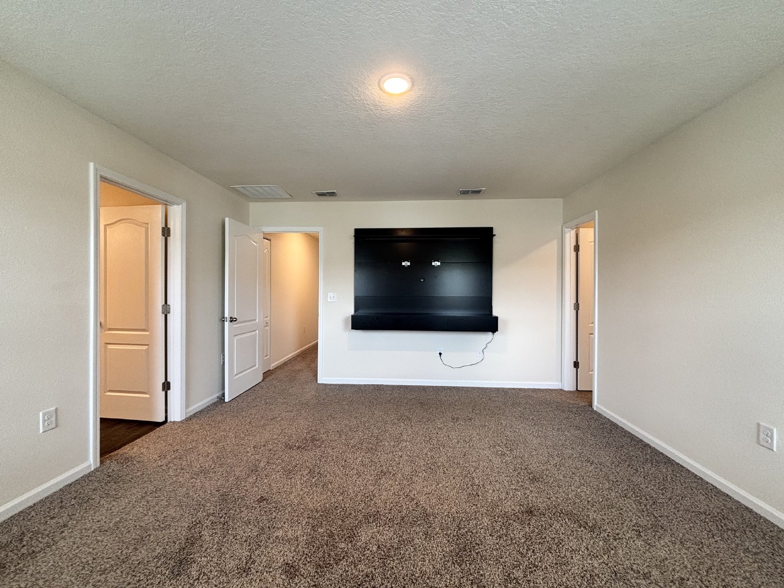 4 Bedroom 2.5 Bathrooms in Fox Creek property image
