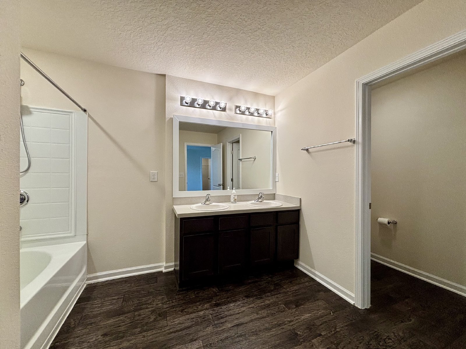 4 Bedroom 2.5 Bathrooms in Fox Creek property image