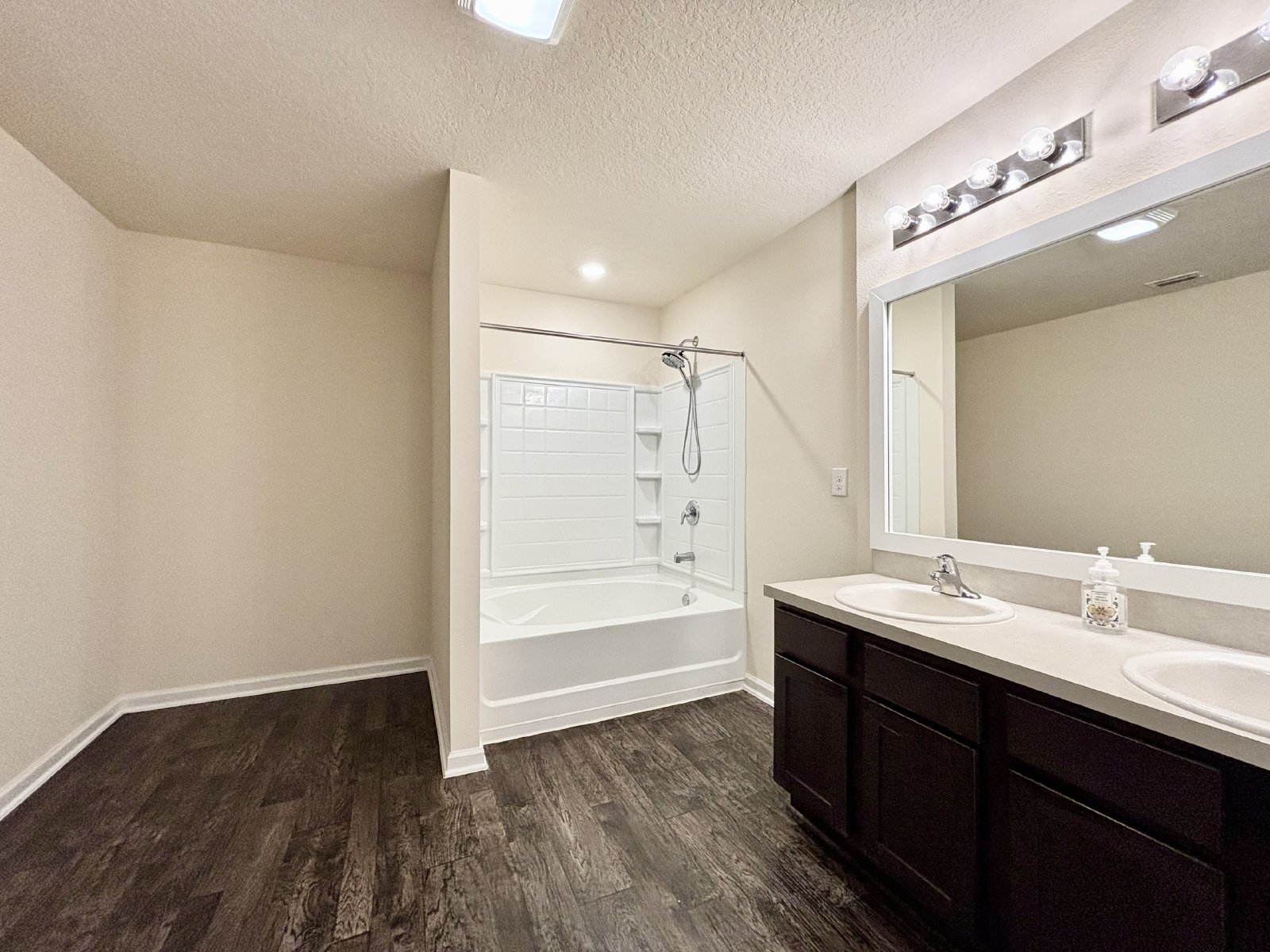 4 Bedroom 2.5 Bathrooms in Fox Creek property image