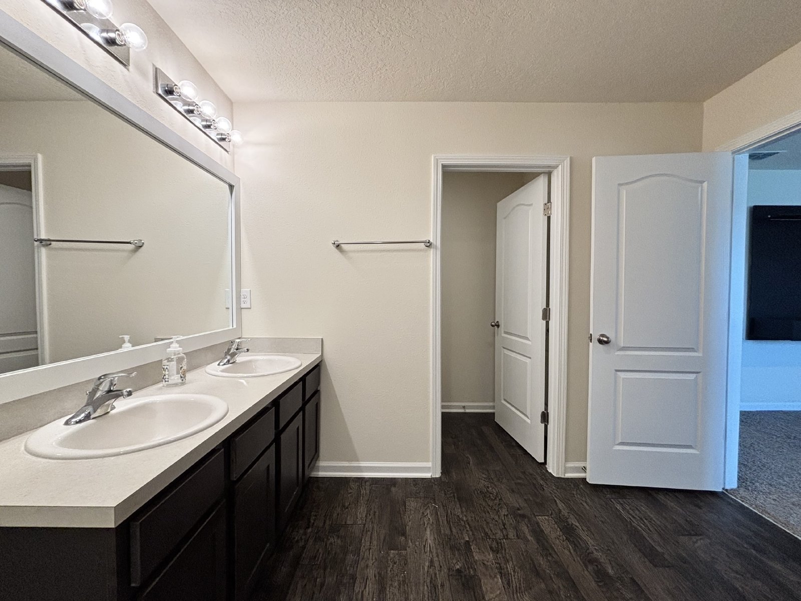 4 Bedroom 2.5 Bathrooms in Fox Creek property image